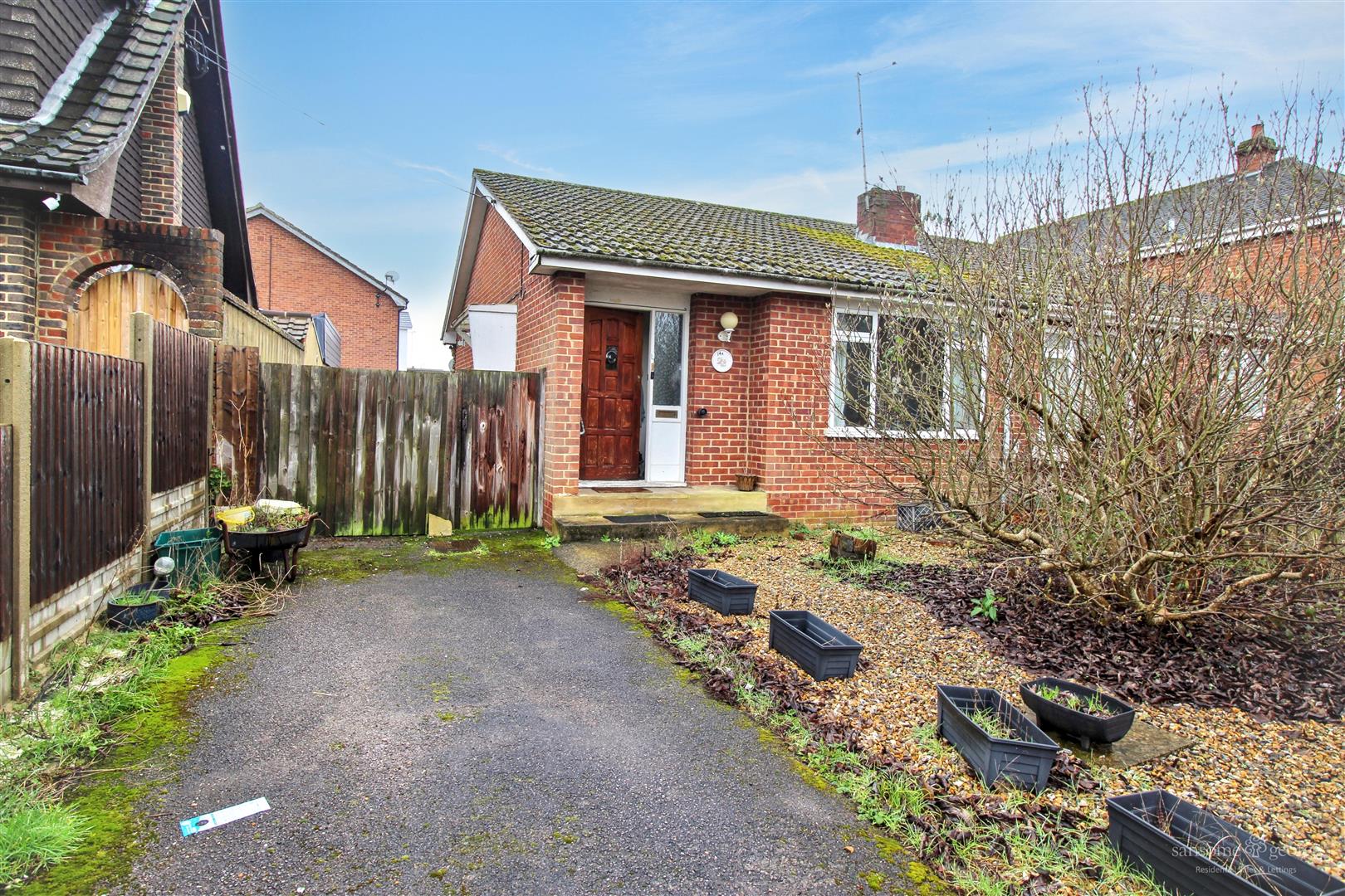 2 bed property in Colyton Way, Reading
